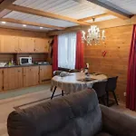 Mom - Alpine Boutique Apartments, Romantica, Near Terminal גרינדלוולד