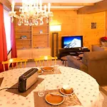 Mom - Alpine Boutique Apartments, Romantica, Near Terminal