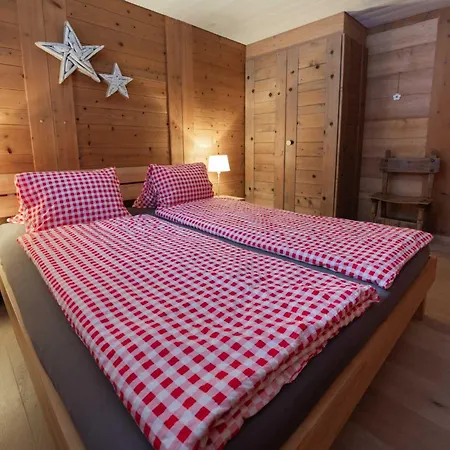 Mom - Alpine Boutique Apartments, Romantica, Near Grindelwald Terminal Lägenhet *