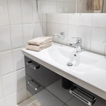 Appartamento Mom - Alpine Boutique Apartments, Romantica, Near Terminal *