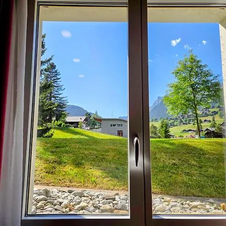 Mom - Alpine Boutique Apartments, Romantica, Near Terminal