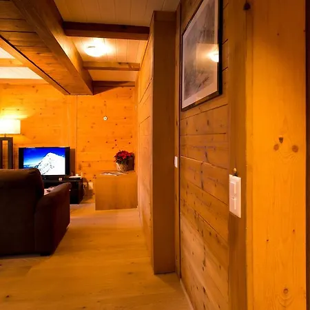 Mom - Alpine Boutique Apartments, Romantica, Near Terminal 格林德瓦