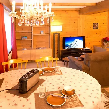Mom - Alpine Boutique Apartments, Romantica, Near Terminal