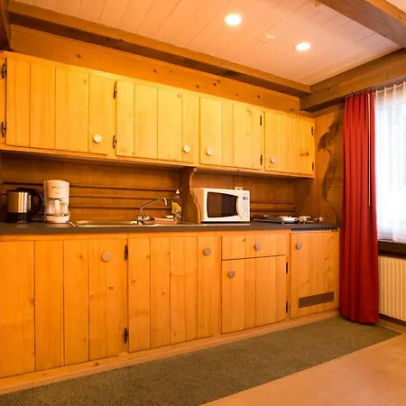 Mom - Alpine Boutique Apartments, Romantica, Near Terminal