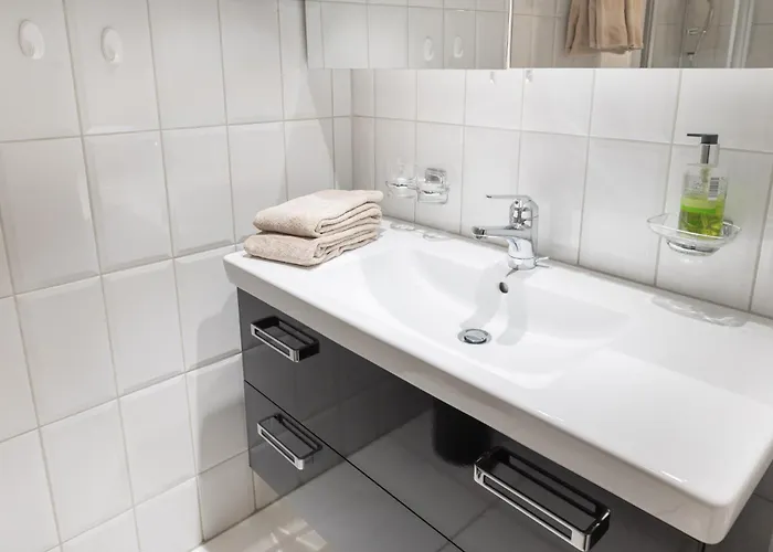 Lejlighed Mom - Alpine Boutique Apartments, Romantica, Near Terminal *